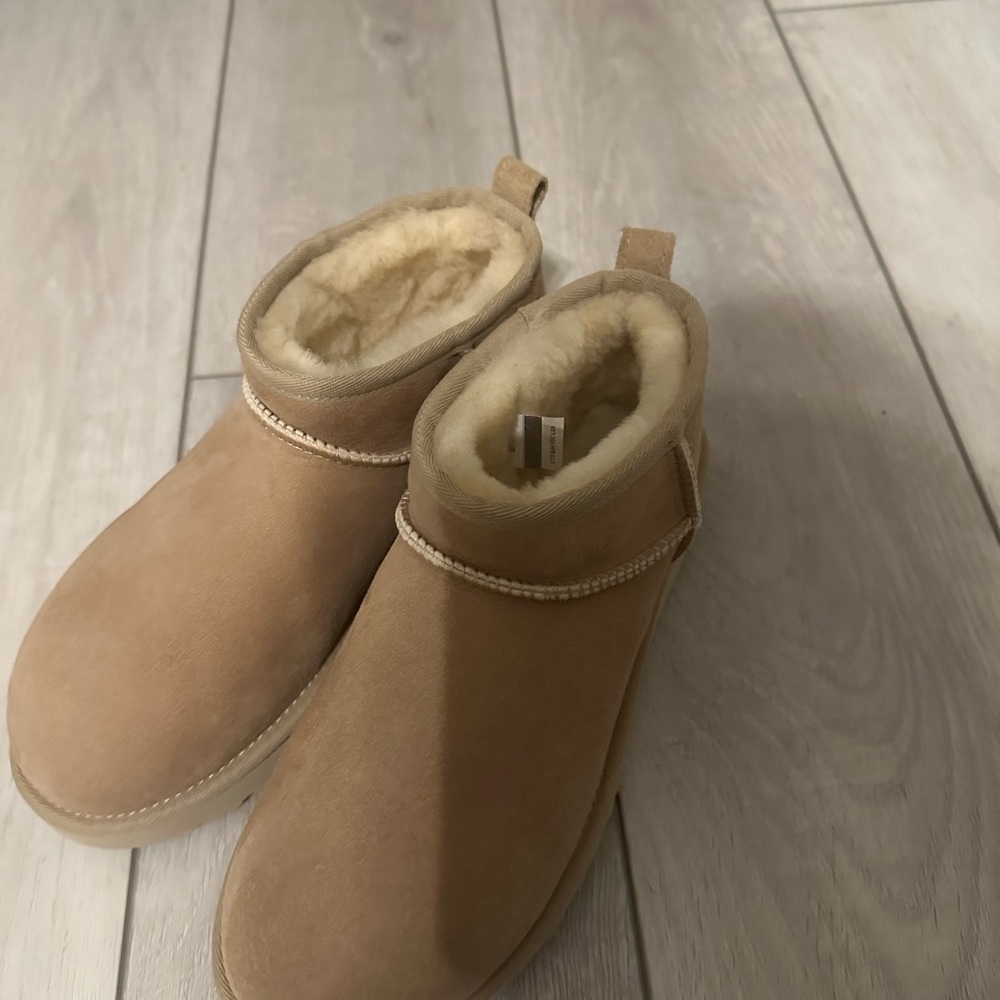 Ugg Sand Ultra Minis NWTs (no box)